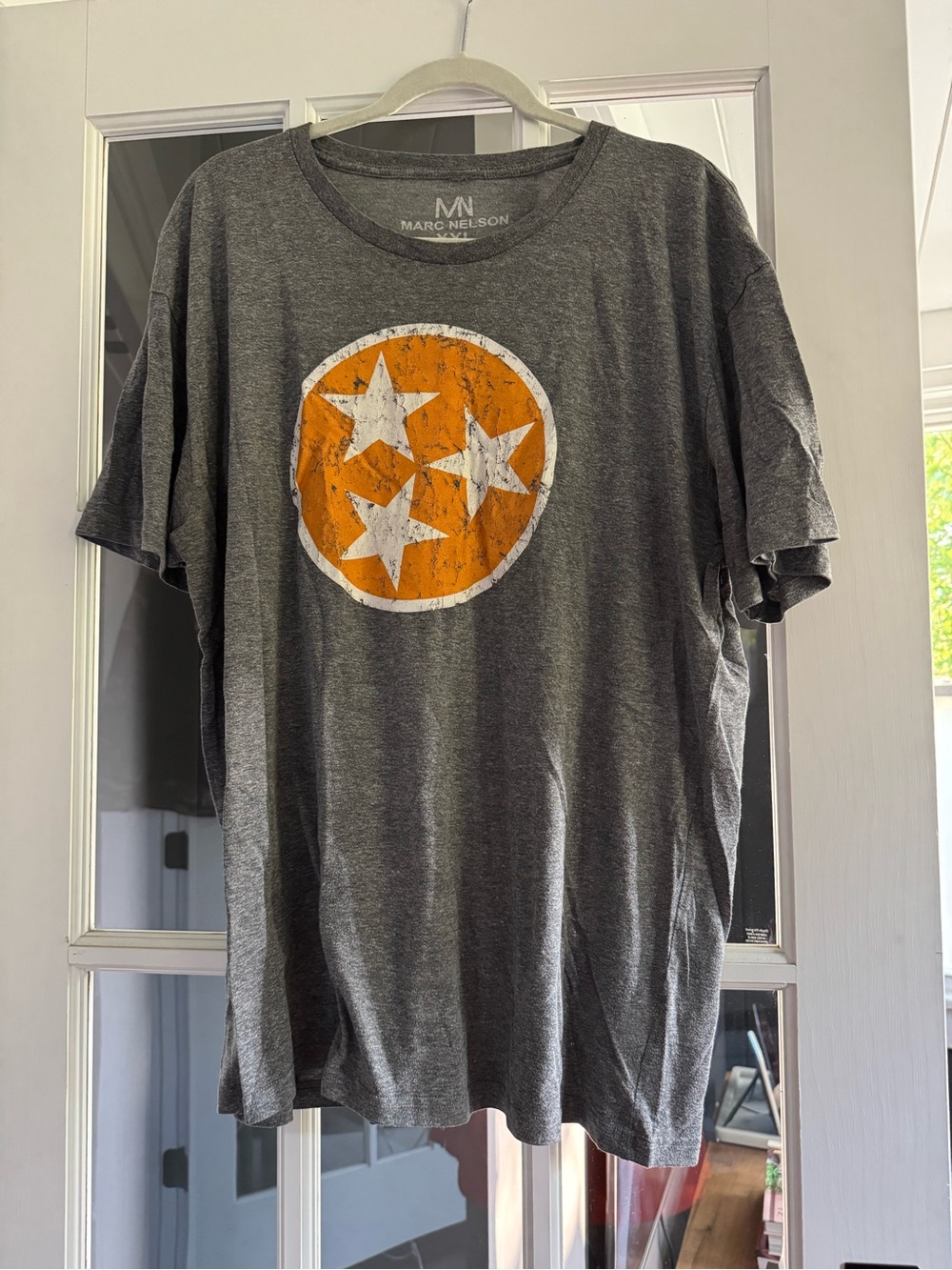 Tennessee Vols Men's Gray Graphic Tee with Orange Star Emblem